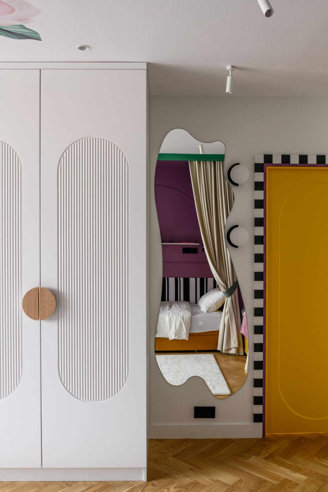 Квартирный вопрос - цветущая магнолия