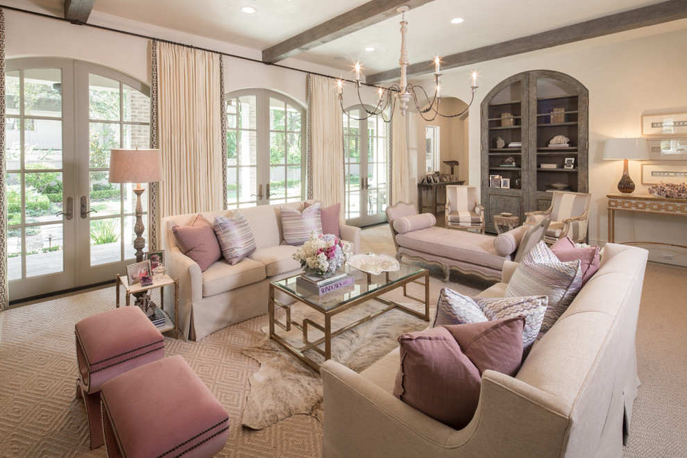 Inspiration for a traditional living room in Houston.
