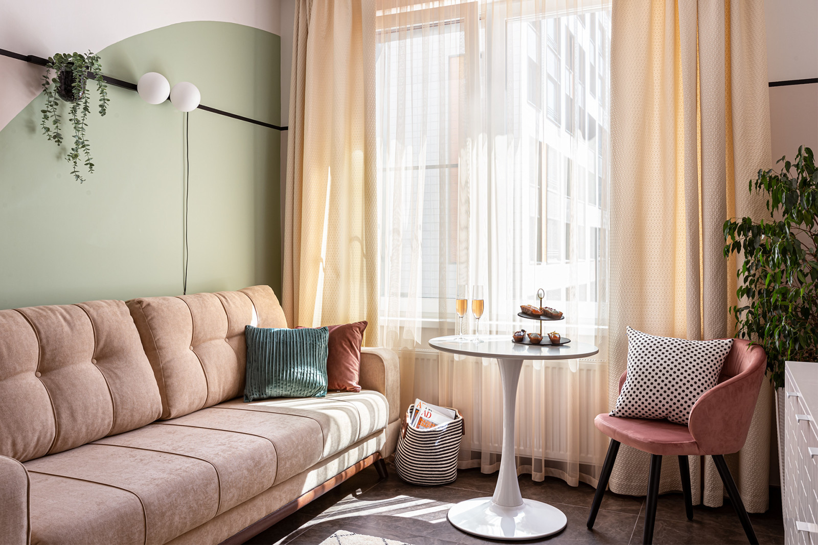 Цвет и геометрия в квартире для юной девушки