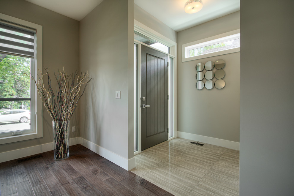 This is an example of a contemporary entryway in Calgary.