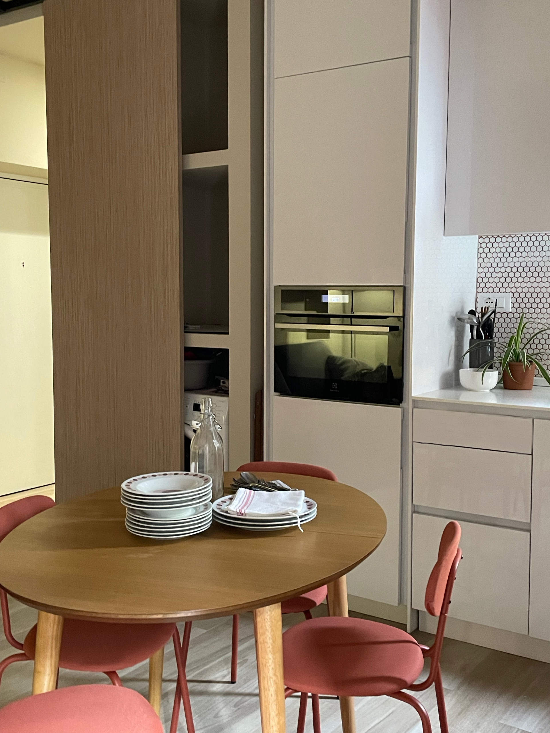 Zona pranzo integrata tra cucina