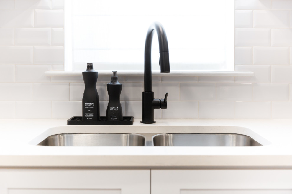Inspiration for a modern kitchen remodel in Denver