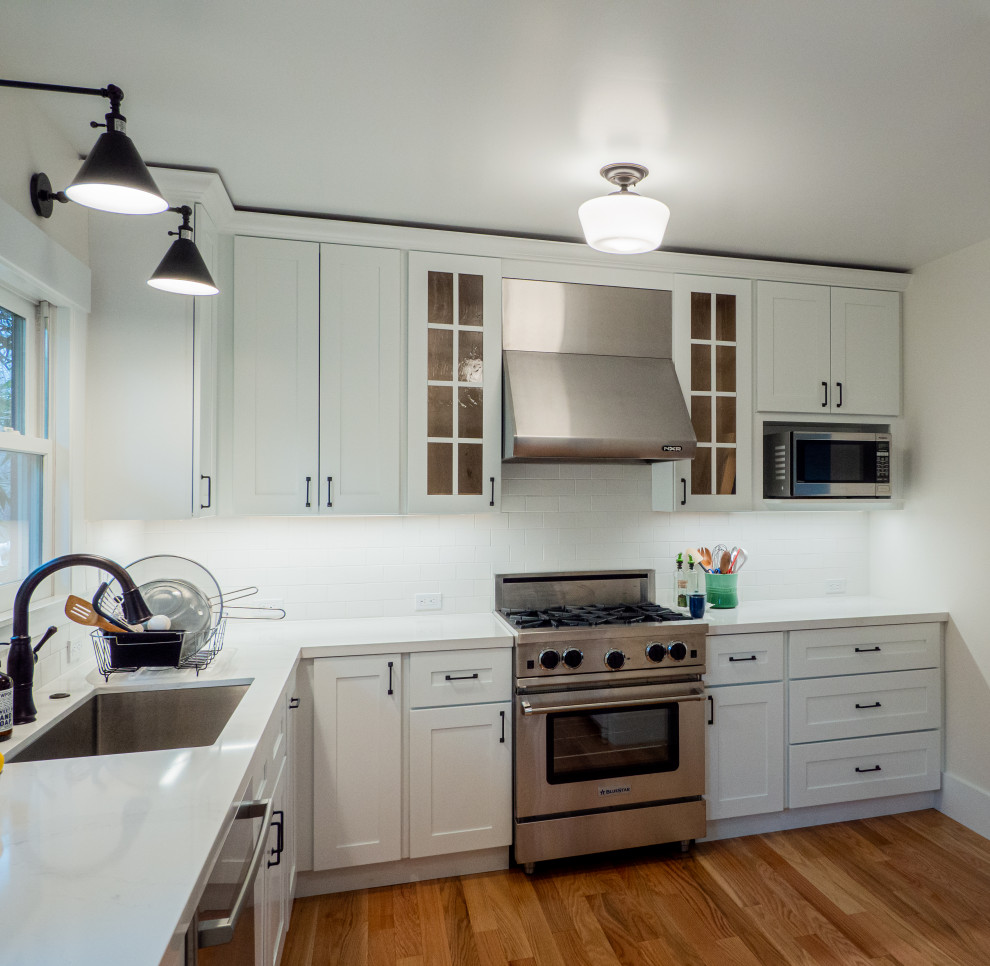 Inspiration for a small transitional l-shaped kitchen in San Francisco.