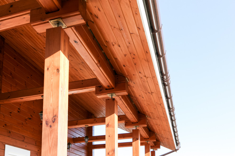 Свесы в деревянном доме из клееного бруса