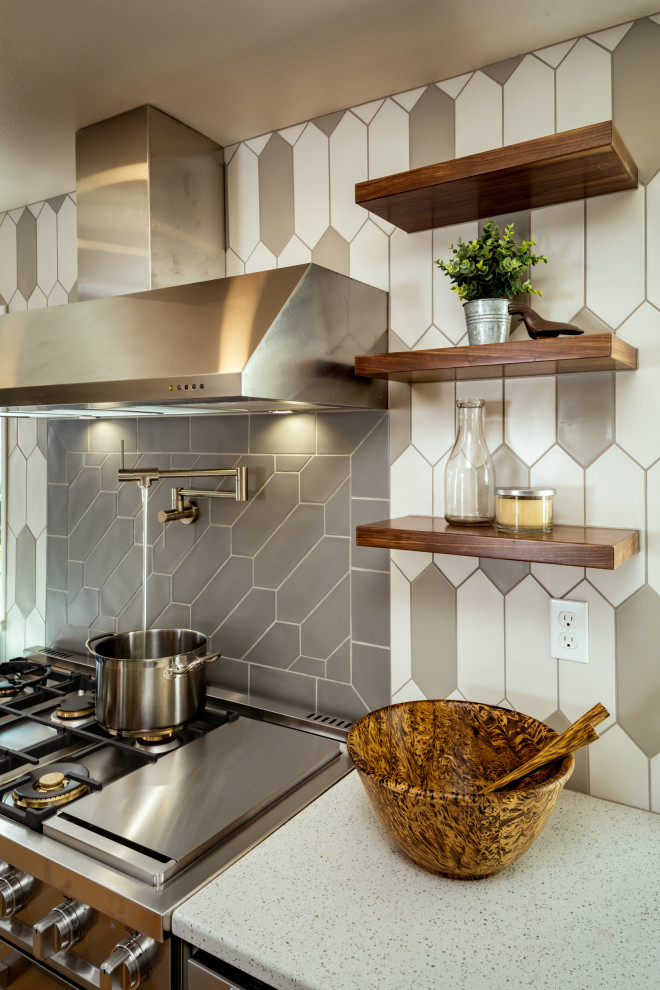 Large transitional l-shaped medium tone wood floor eat-in kitchen photo with an undermount sink, shaker cabinets, green cabinets, quartz countertops, gray backsplash, ceramic backsplash, stainless steel appliances, an island and white countertops