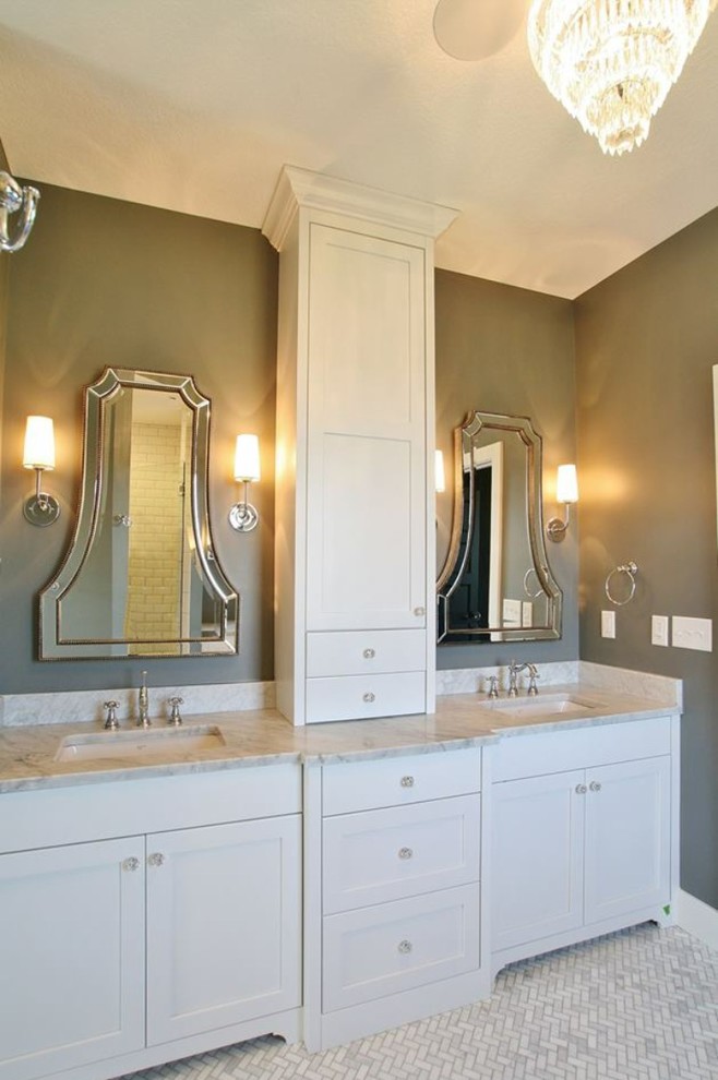 Example of a transitional bathroom design in Chicago