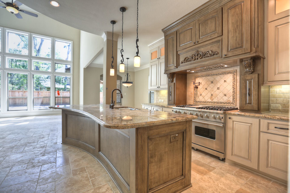 Kitchen - transitional kitchen idea in Houston