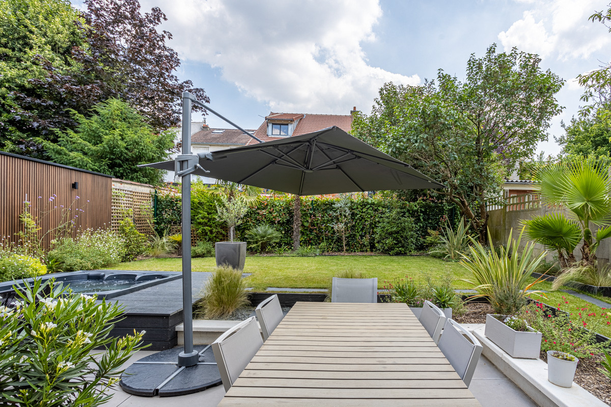 Aménagement d'un jardin avec jacuzzi