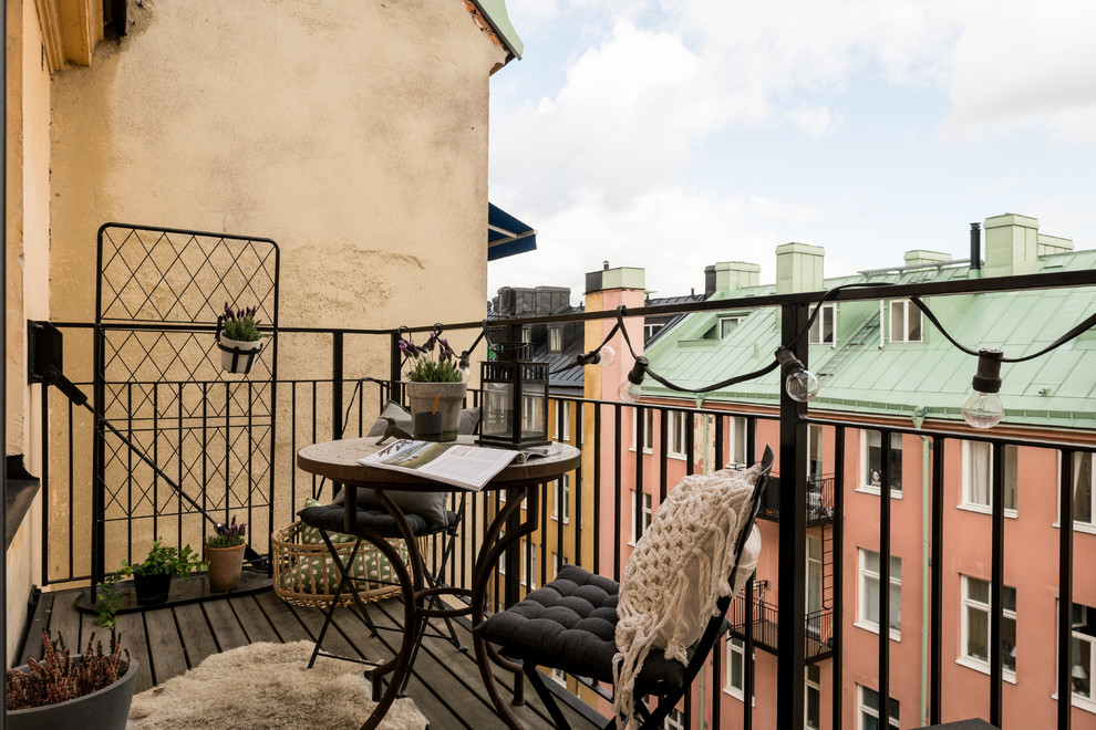 Inspiration for a scandinavian balcony for for apartments in Stockholm with no cover and metal railing.