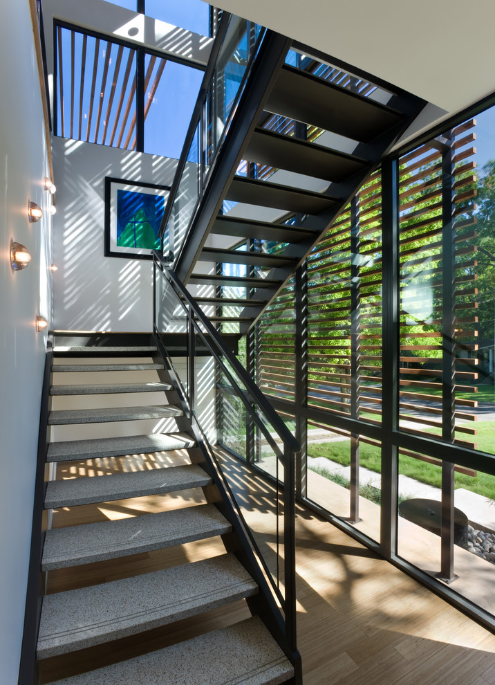 Photo of a contemporary u-shaped staircase in Dallas with open risers.