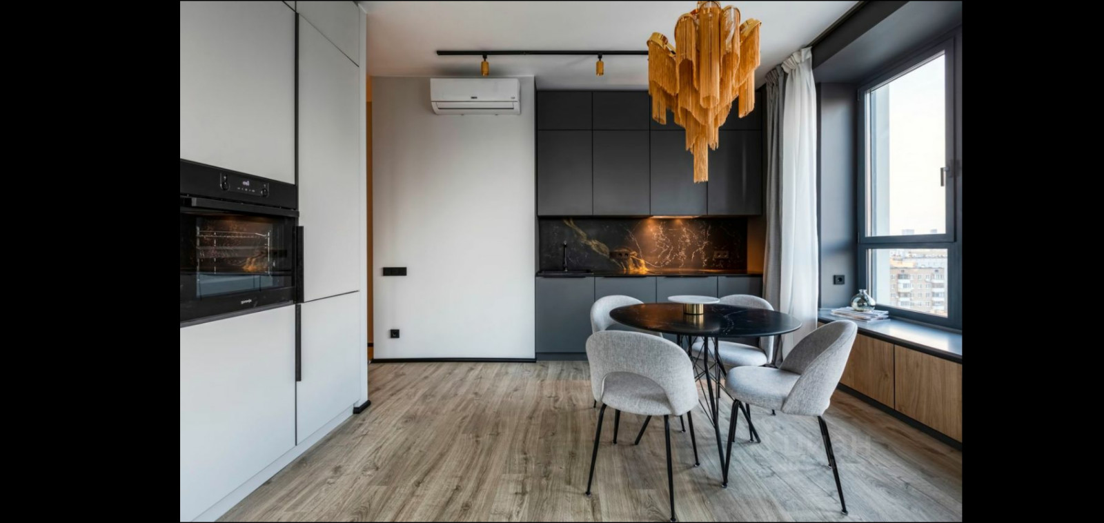 Кухонная столешница черная с белыми венами