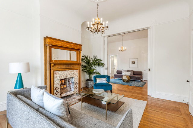 2019 Hearst Ave sekelskiftes-vardagsrum