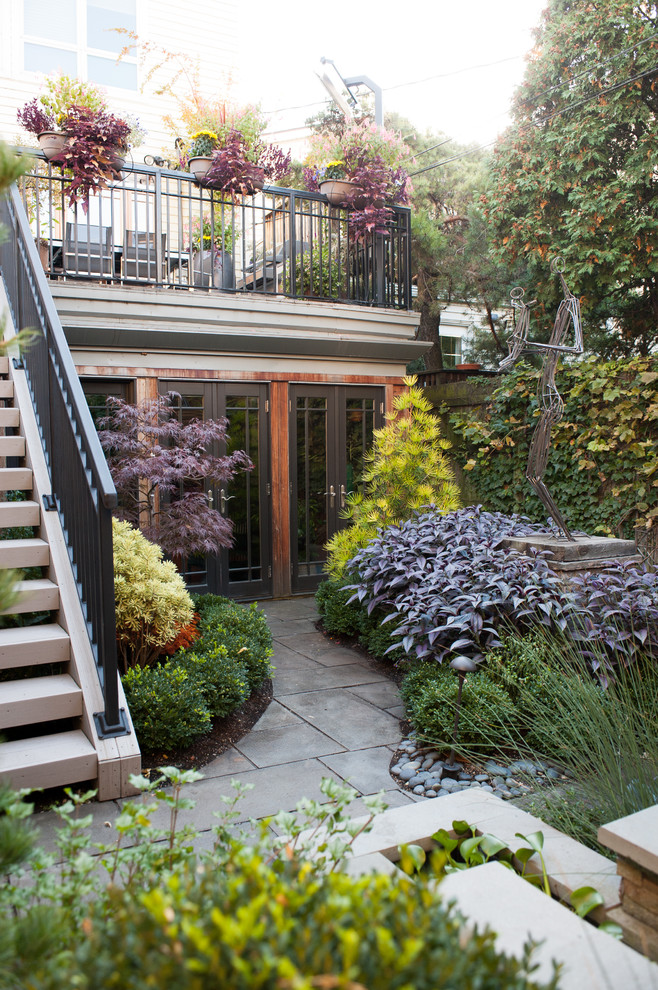 Photo of a transitional garden in Chicago with natural stone pavers.