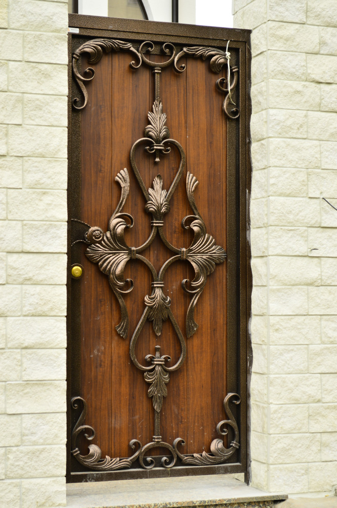 Ворота и калитка скованым накладным орнаментом