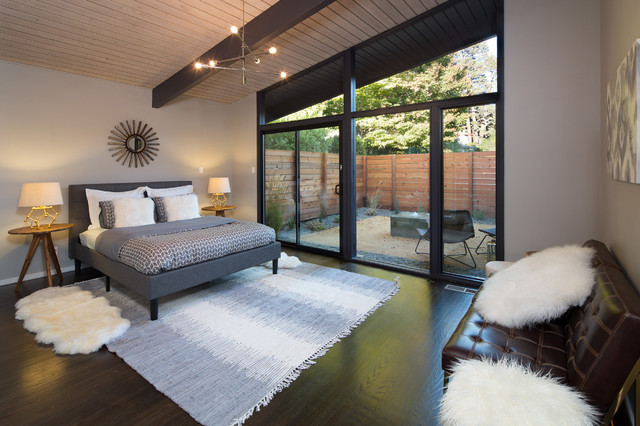 Montclair: California Modern Love mid-century-schlafzimmer