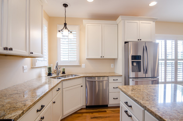 Transitional Kitchen Conversion nyklassisk-koek