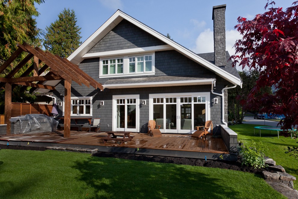 Inspiration for a large traditional backyard deck in Vancouver with an outdoor kitchen.