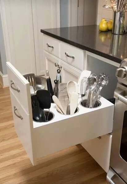 Example of a mid-sized classic u-shaped porcelain tile eat-in kitchen design in Dallas with an undermount sink, raised-panel cabinets, medium tone wood cabinets, granite countertops, beige backsplash, glass tile backsplash, stainless steel appliances and an island