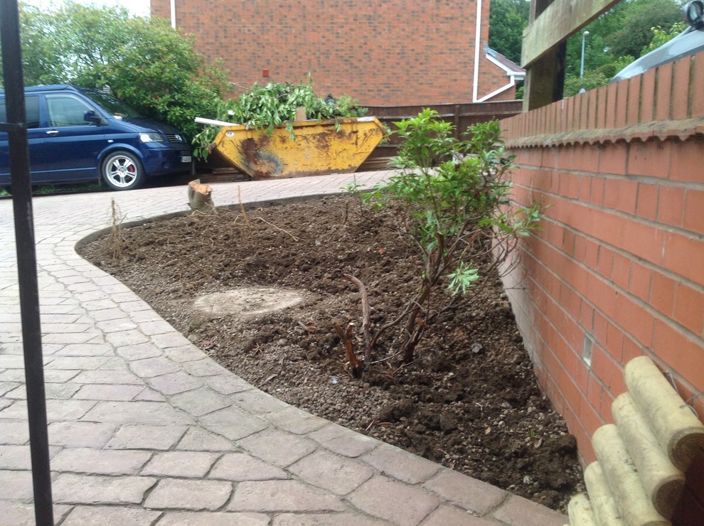 what I can do with this very small sloping garden area please ? Houzz UK