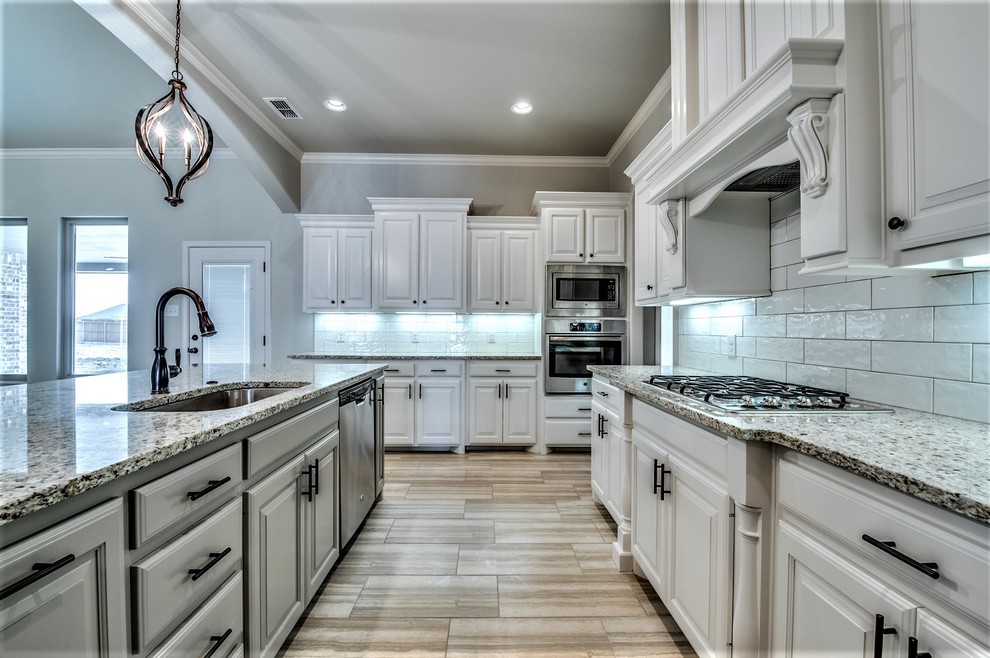 Kitchen - transitional kitchen idea in Austin