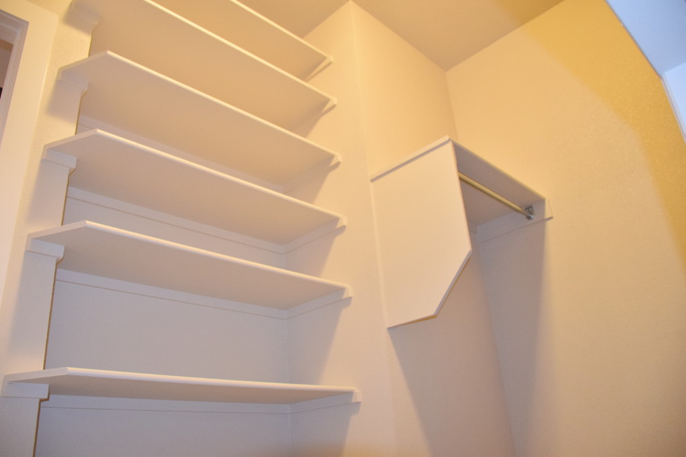 Example of a transitional staircase design in Austin