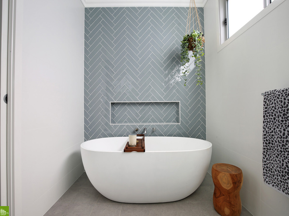 Inspiration for a beach style bathroom in Wollongong.