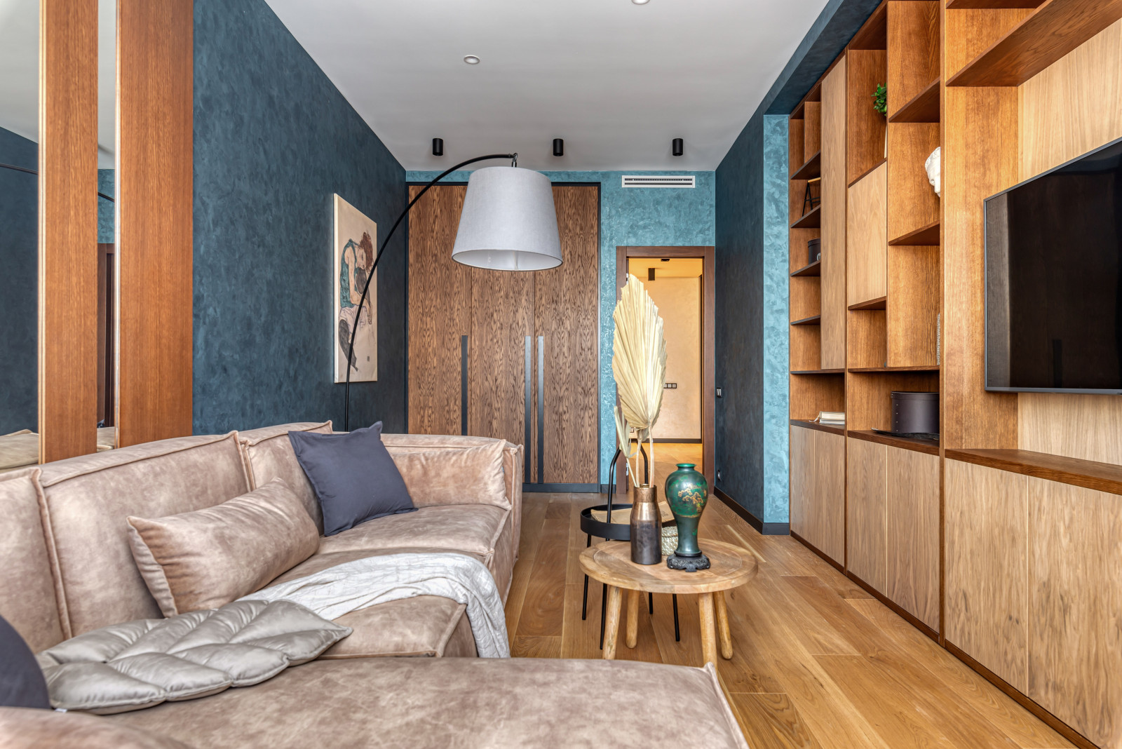 Трехкомнатная квартира в центре Москвы