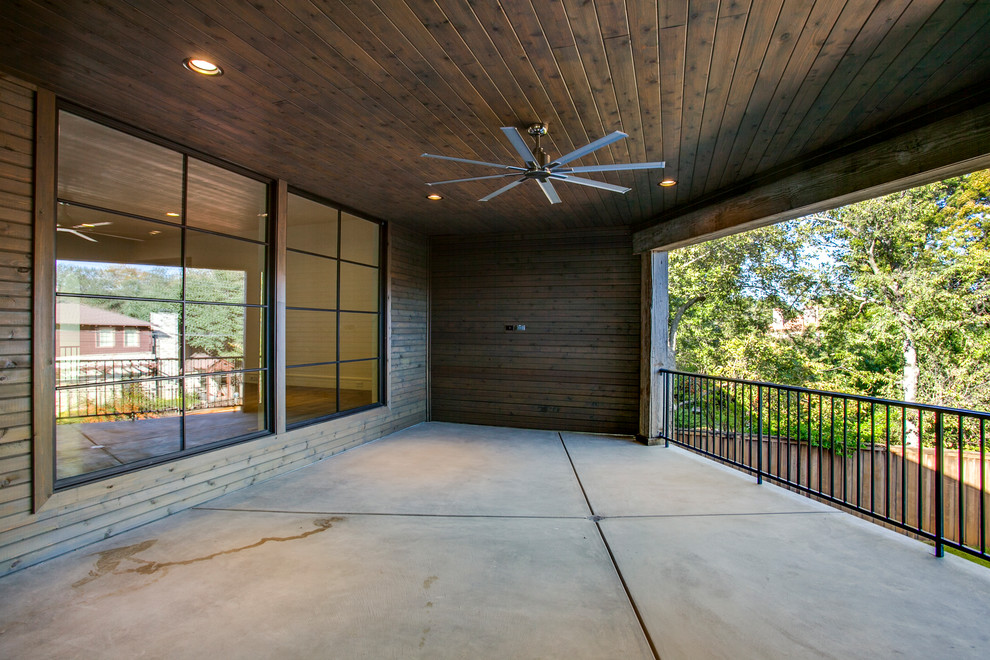 Home design - transitional home design idea in Dallas