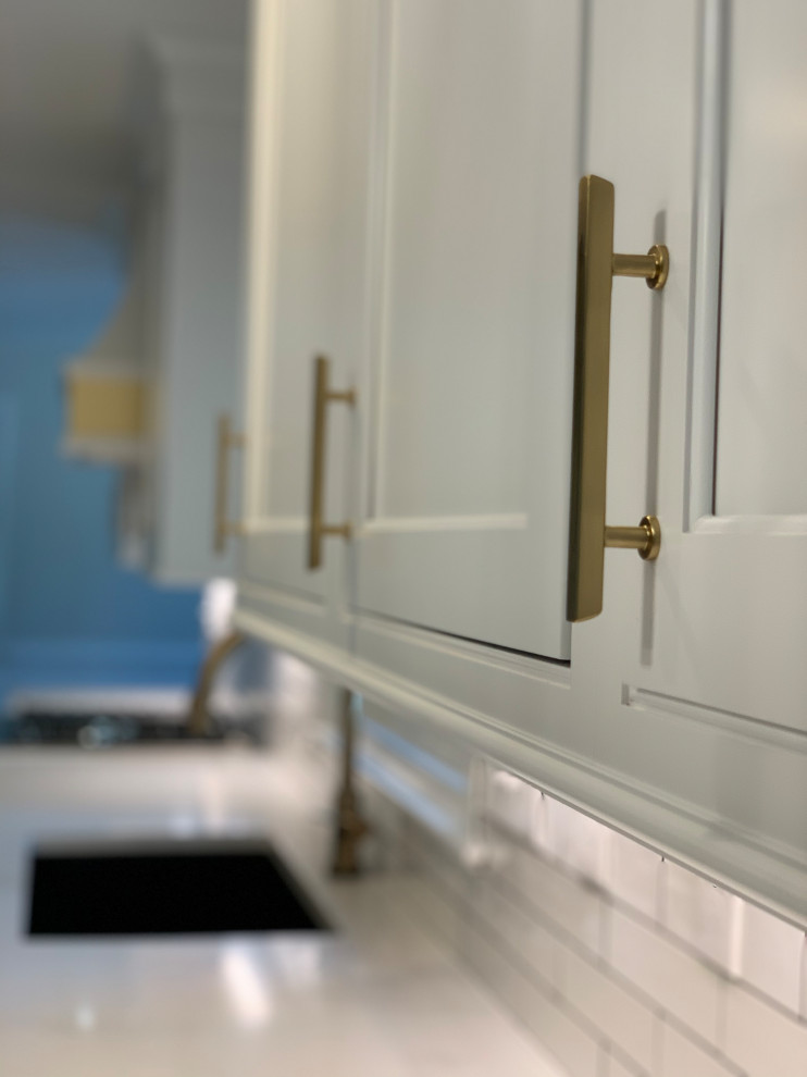 Kitchen - transitional kitchen idea