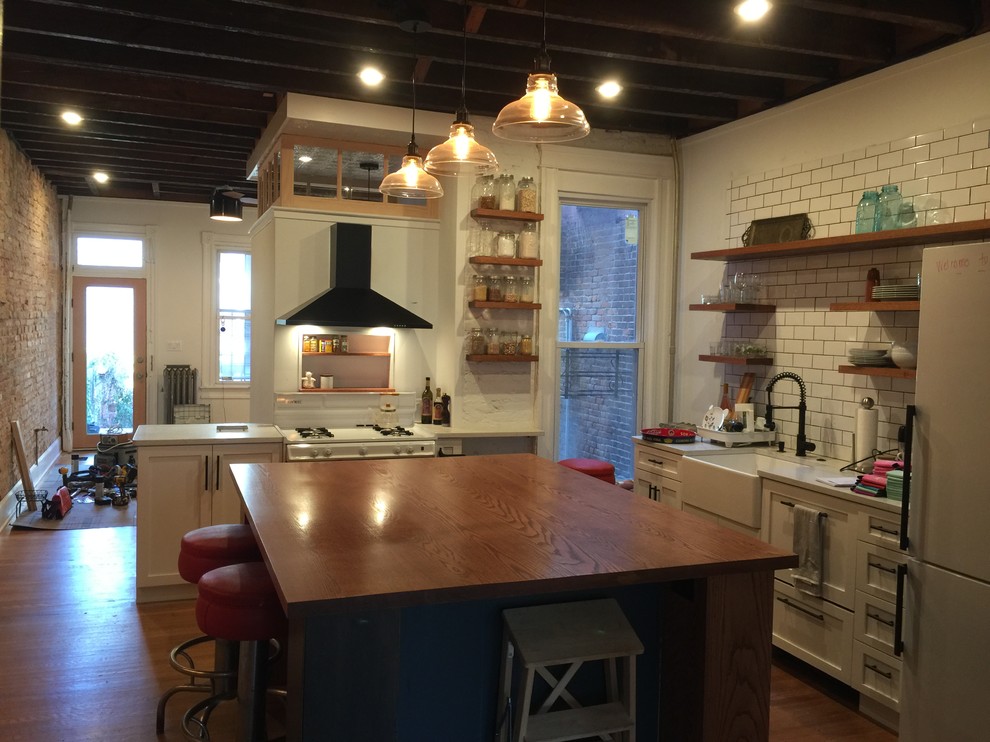 Example of a transitional home design design in Baltimore