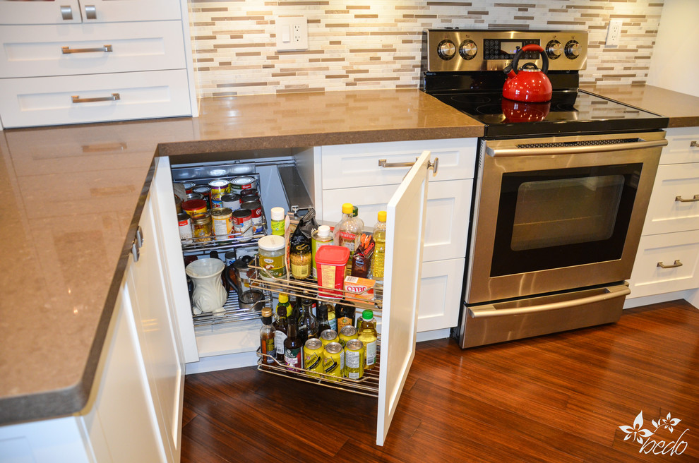 Home design - transitional home design idea in Toronto
