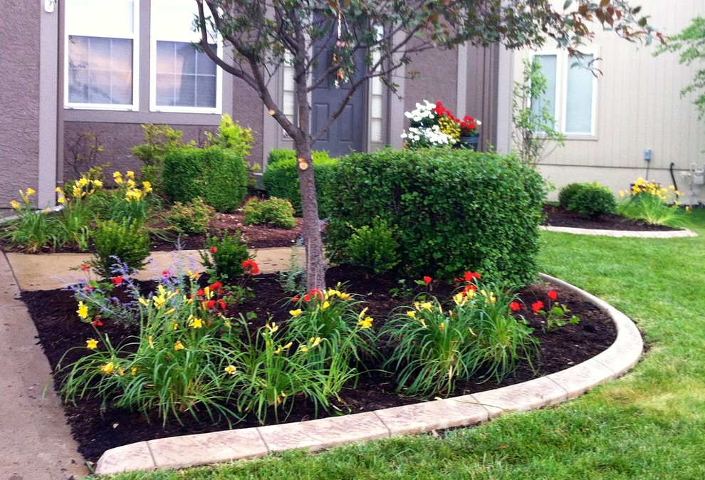 Suburban Makeover Traditional Landscape Kansas City by Zach's