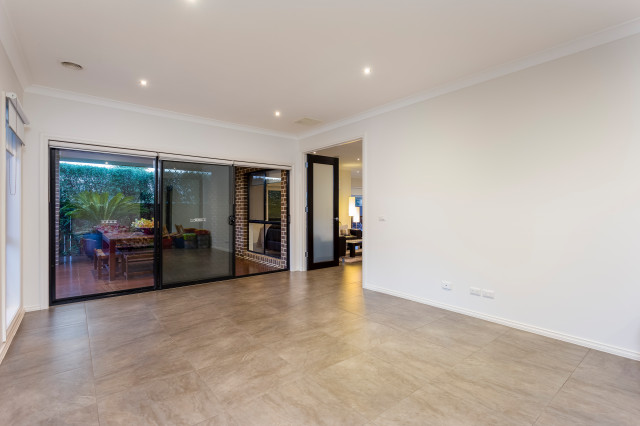60 Bushlark contemporary-allrum