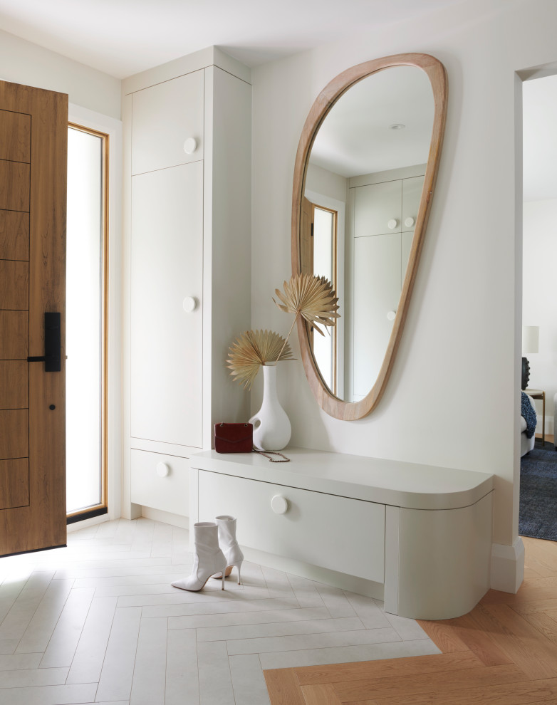 Inspiration for a 1950s entryway remodel in Toronto