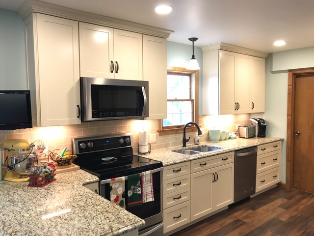 Biscotti Kitchen traditional-kitchen