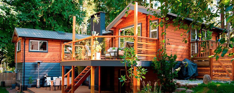 Inspiration for a mid-sized country backyard deck in Vancouver with no cover.