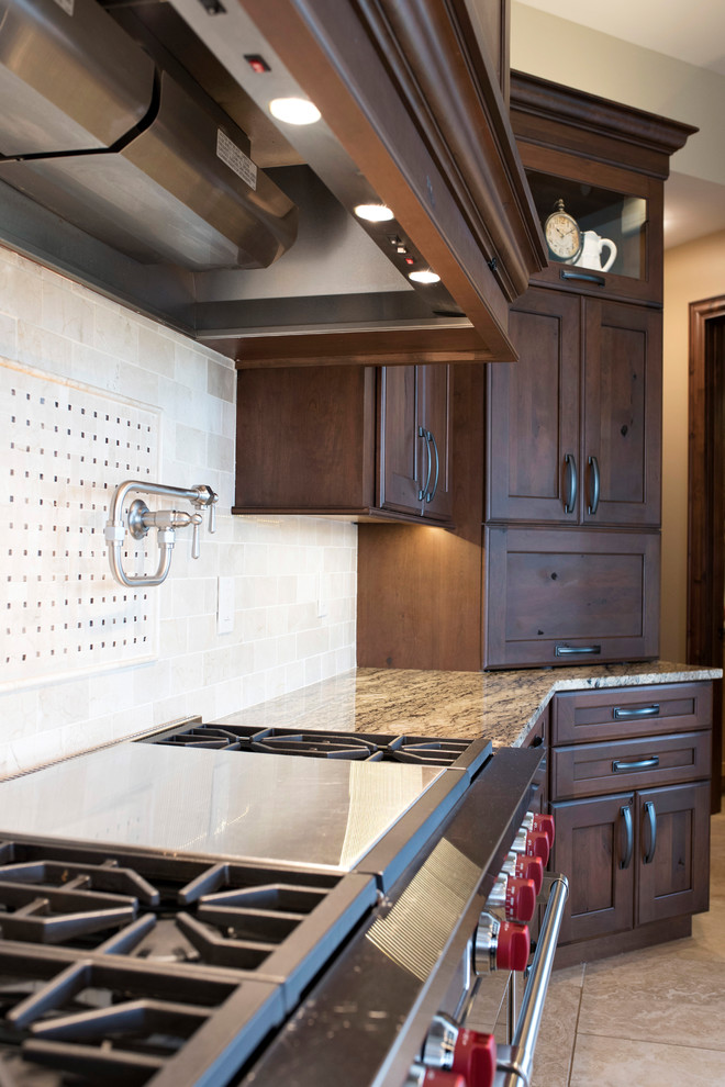 Home design - transitional home design idea