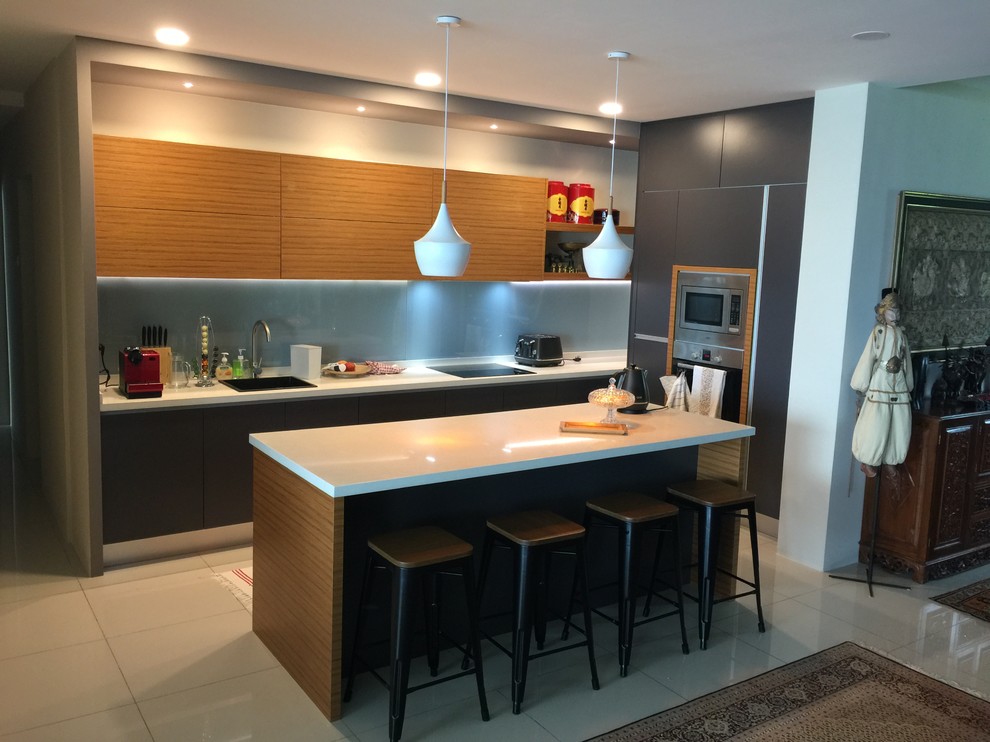 Photo of a small asian l-shaped eat-in kitchen in Other with a single-bowl sink, open cabinets, grey cabinets, quartz benchtops, grey splashback, glass sheet splashback, stainless steel appliances, porcelain floors, with island and beige floor.