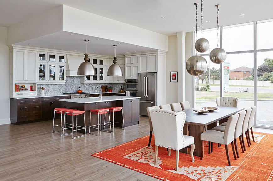 Example of a transitional home design design in Toronto