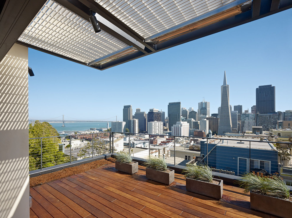 Photo of a modern deck in San Francisco.