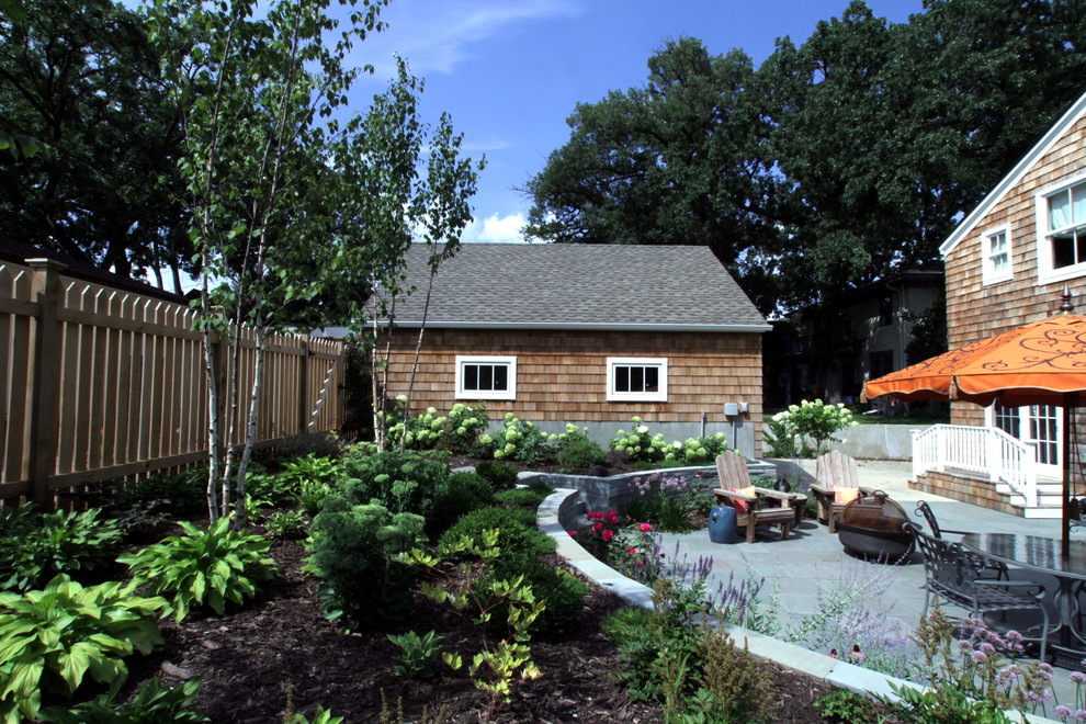 Photo of a contemporary garden in Minneapolis.