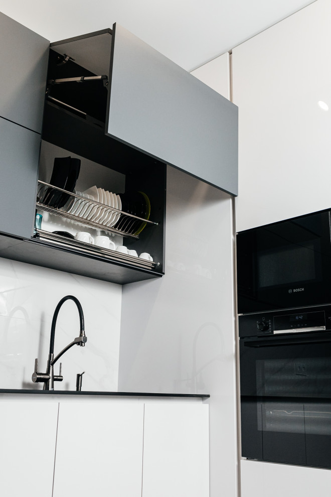 Угловая кухня с фасадами Fenix