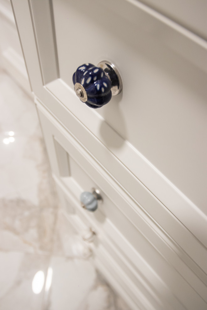 Прихожая в современной классике