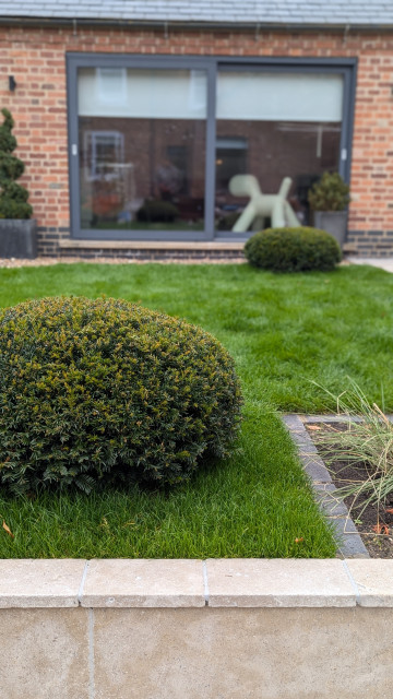 Contemporary garden for a historic property contemporary-garden