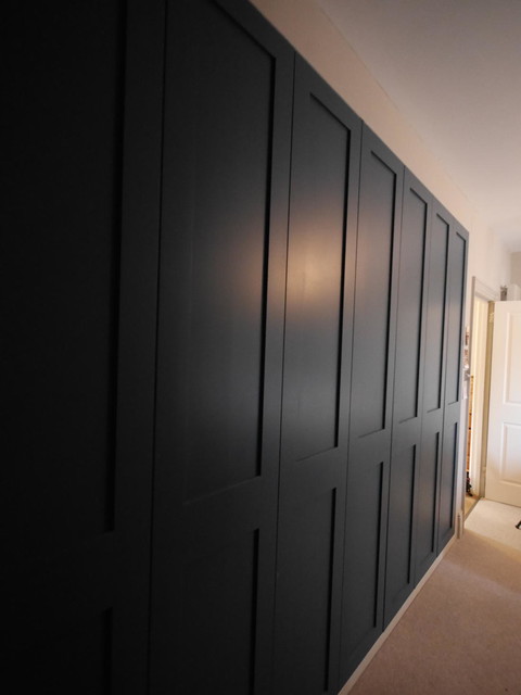 Wardrobe shaker style doors klassisk-sovrum