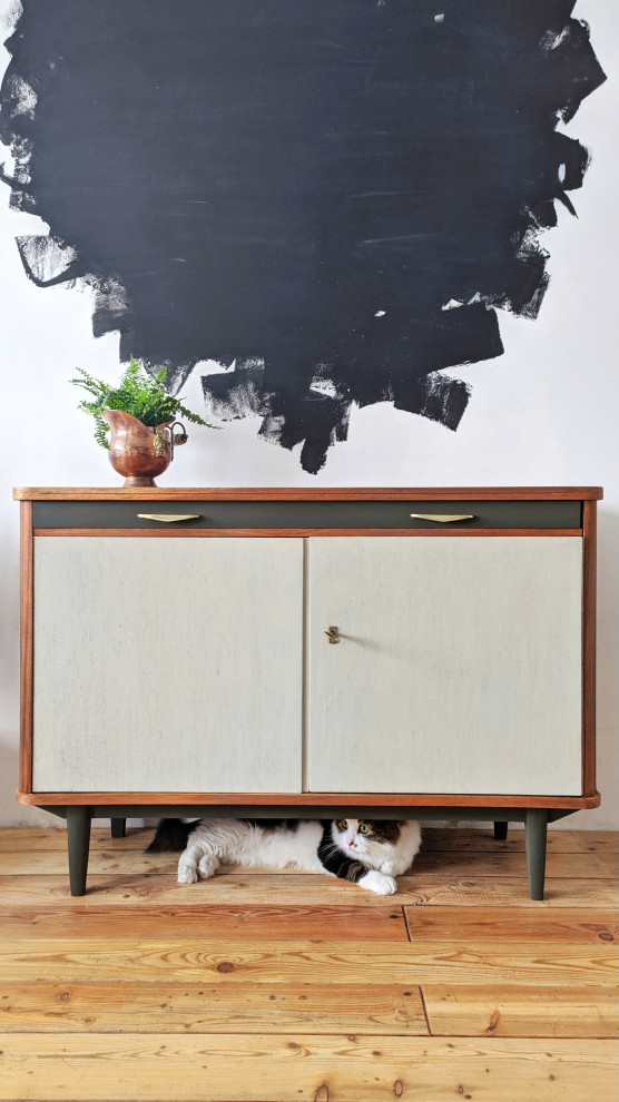 Буфетка с выдвижной столешницей. ГДР. 1970