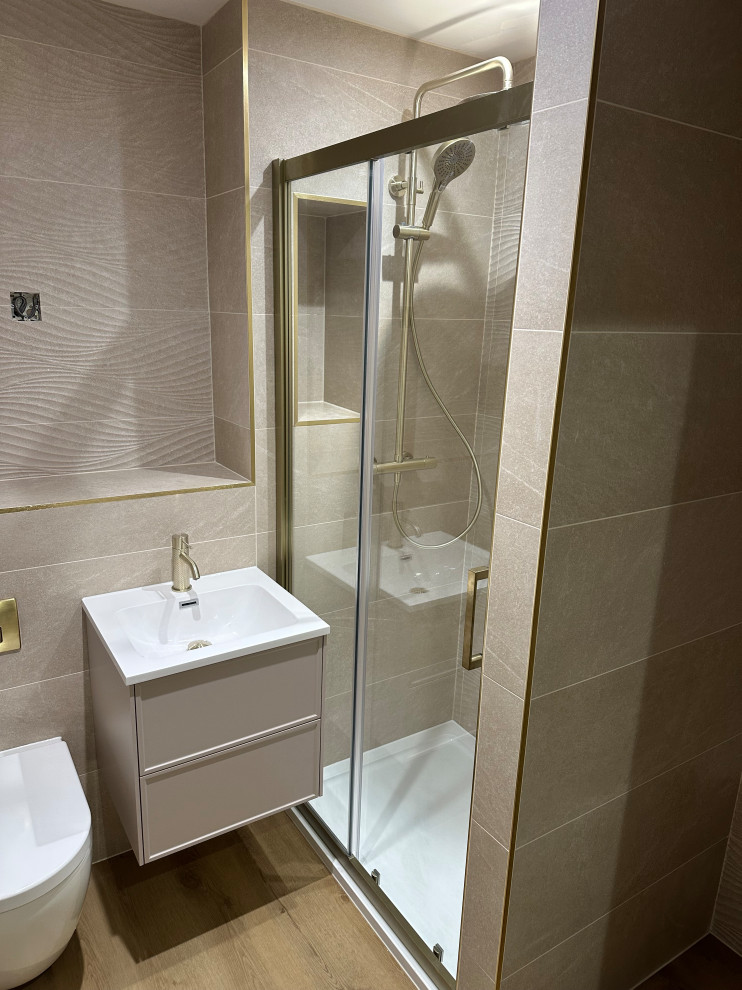 Modern Main Bathroom in Basingstoke