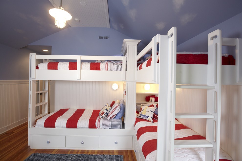 Photo of a traditional gender-neutral kids' bedroom for kids 4-10 years old in Tampa with blue walls and medium hardwood floors.