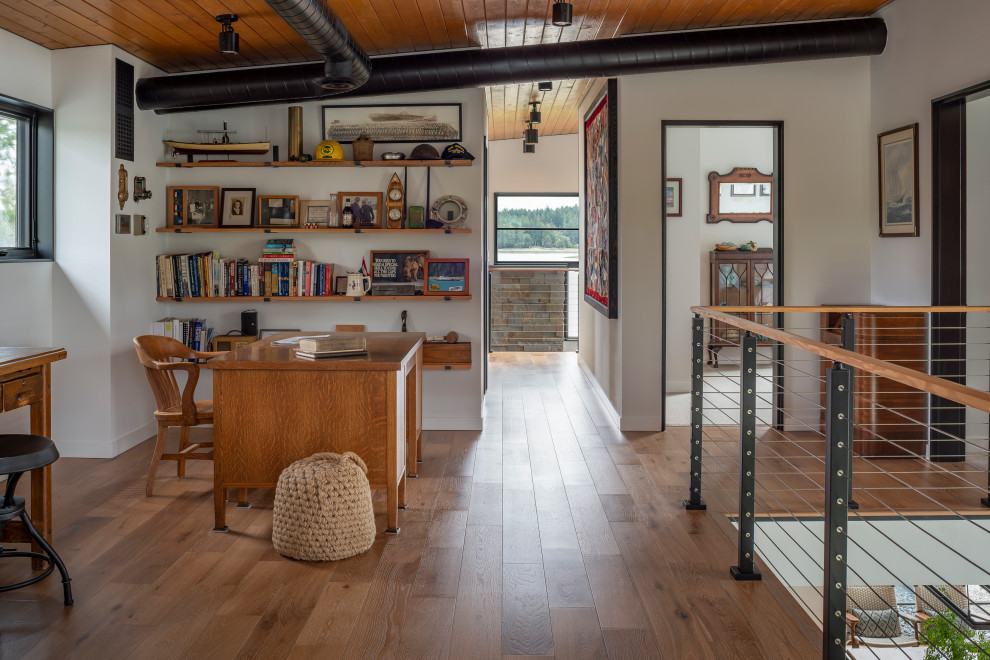 Mountain style home design photo in Seattle