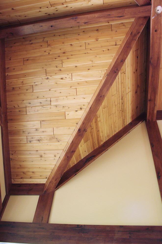 Inspiration for a rustic home design remodel in Detroit